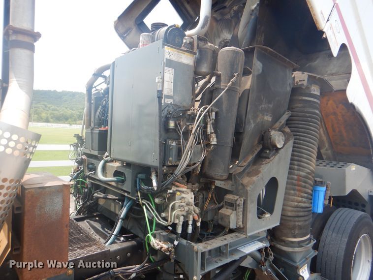 image for item IA9993 2009 Nissan UD3000  street sweeper truck