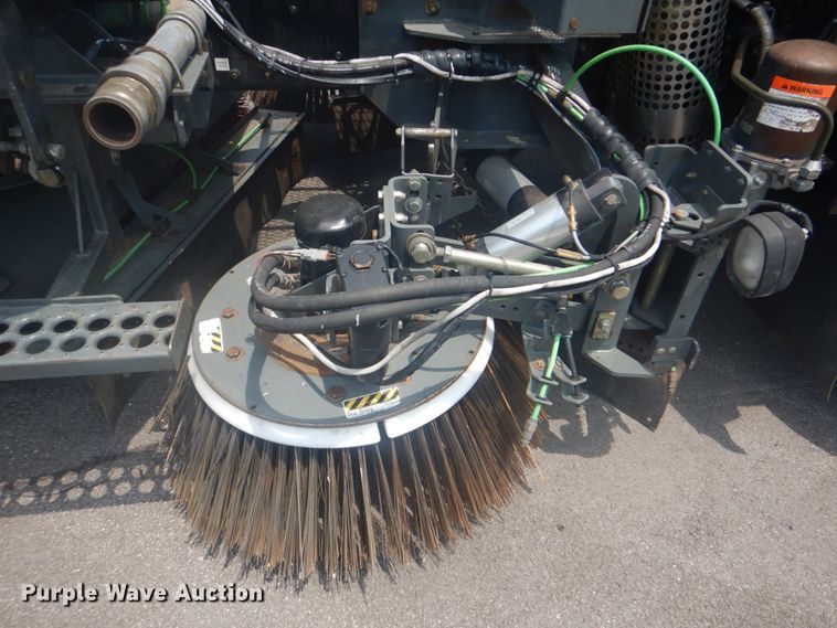 image for item IA9993 2009 Nissan UD3000  street sweeper truck