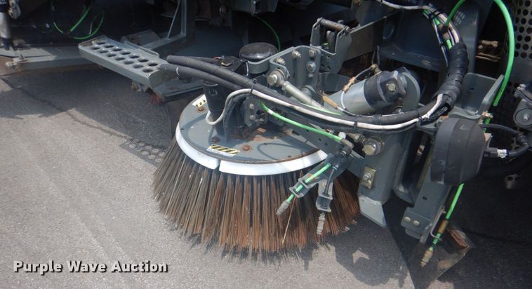 image for item IA9993 2009 Nissan UD3000  street sweeper truck