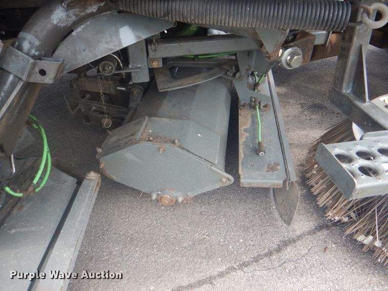 image for item IA9993 2009 Nissan UD3000  street sweeper truck