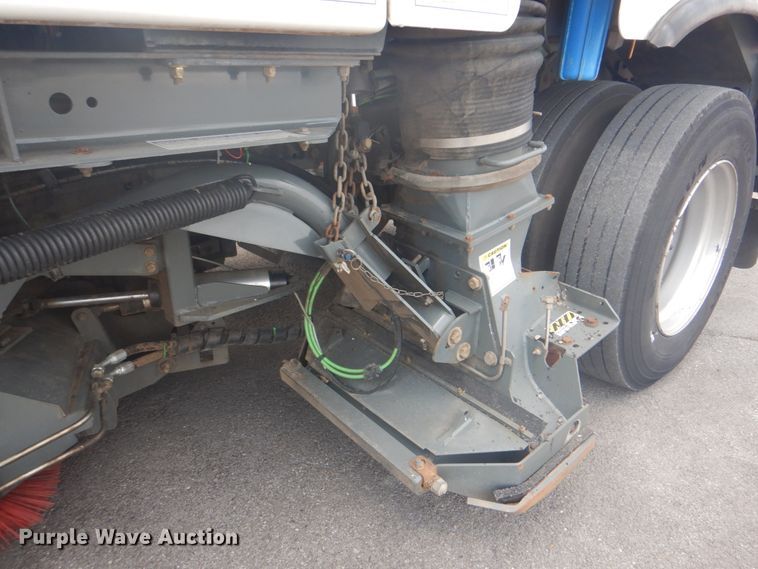 image for item IA9993 2009 Nissan UD3000  street sweeper truck