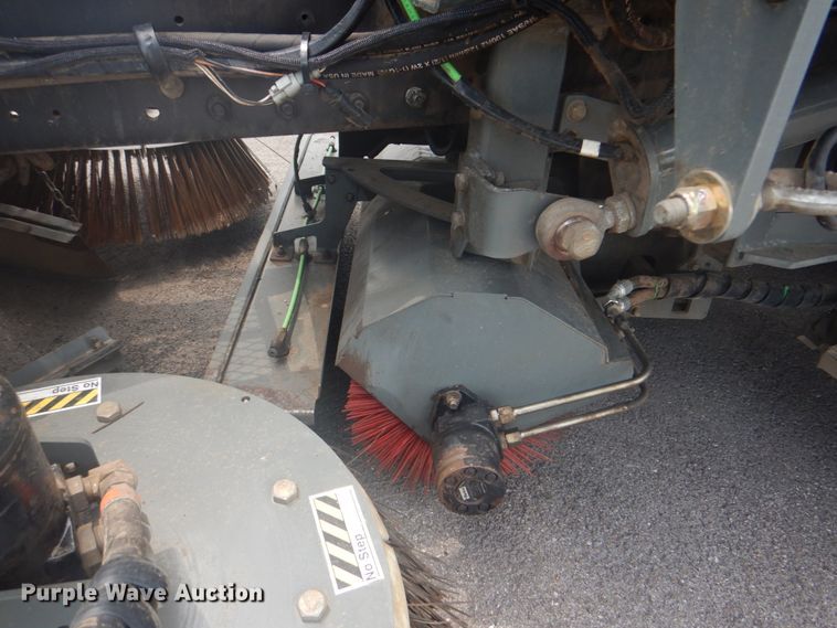 image for item IA9993 2009 Nissan UD3000  street sweeper truck