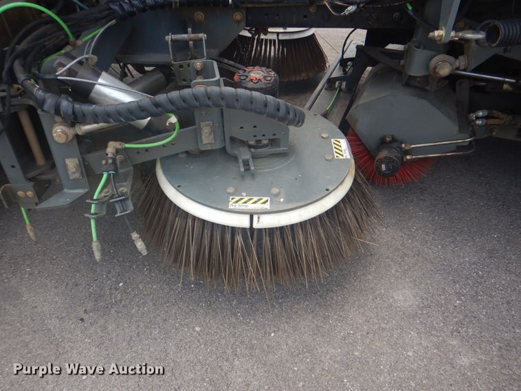 image for item IA9993 2009 Nissan UD3000  street sweeper truck