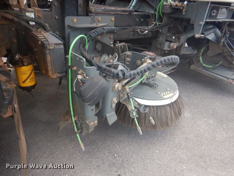 image for item IA9993 2009 Nissan UD3000  street sweeper truck