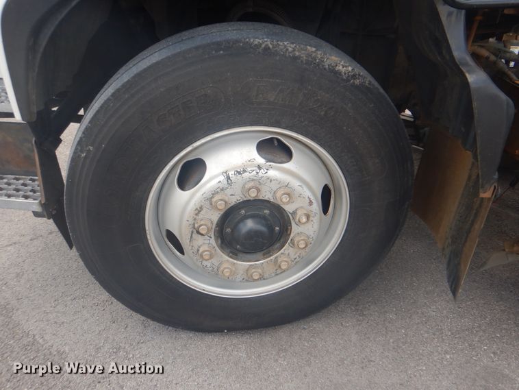 image for item IA9993 2009 Nissan UD3000  street sweeper truck