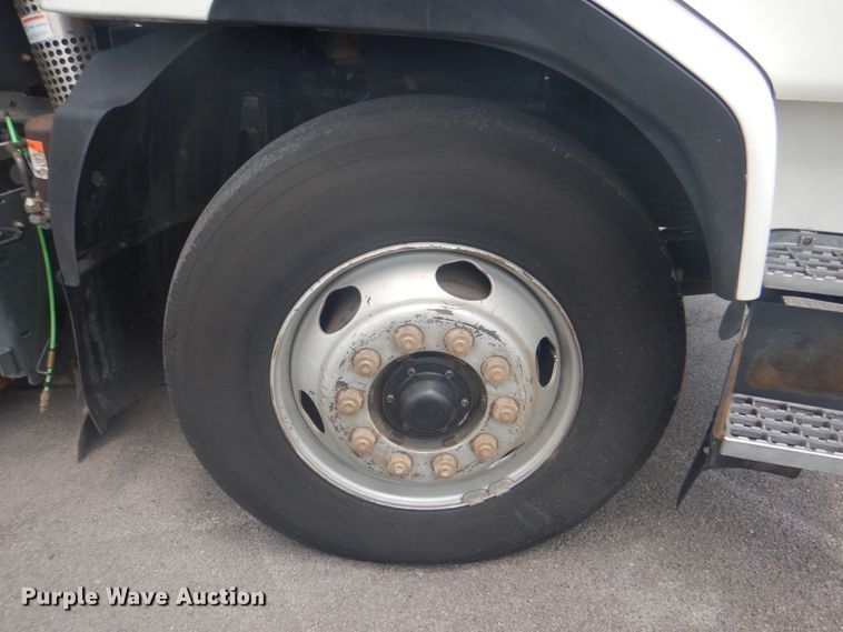 image for item IA9993 2009 Nissan UD3000  street sweeper truck