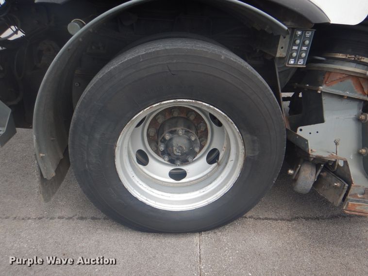 image for item IA9993 2009 Nissan UD3000  street sweeper truck