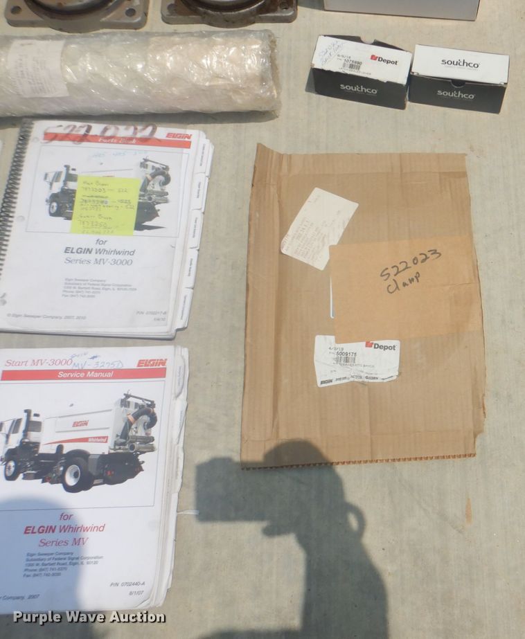 image for item IA9993 2009 Nissan UD3000  street sweeper truck