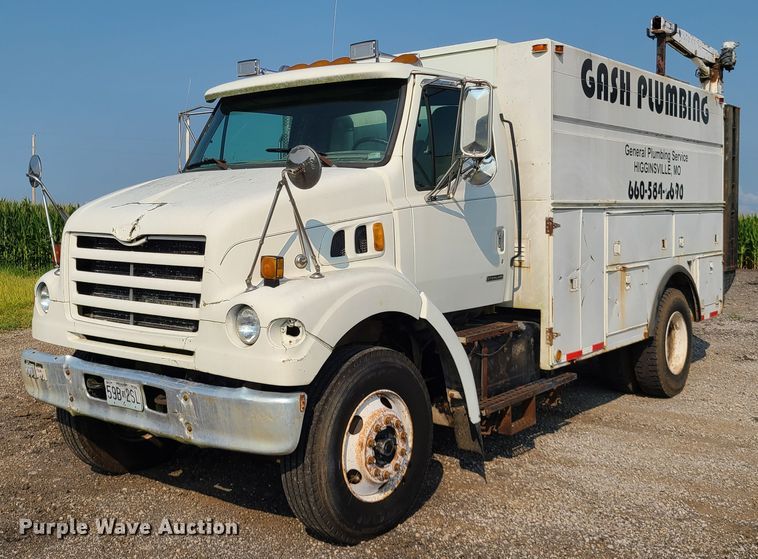 image for item IC9860 1999 Sterling L7501  utility / service truck