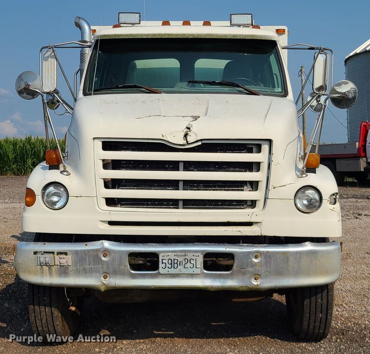 image for item IC9860 1999 Sterling L7501  utility / service truck