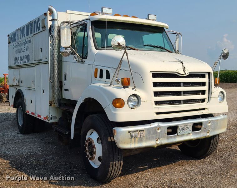 image for item IC9860 1999 Sterling L7501  utility / service truck