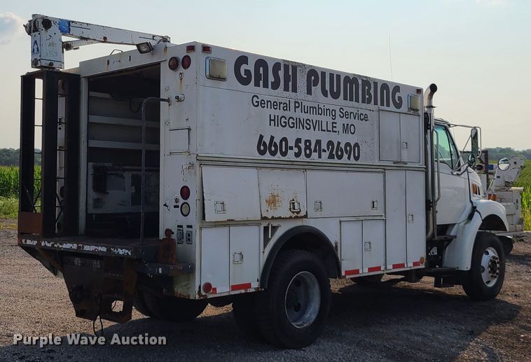 image for item IC9860 1999 Sterling L7501  utility / service truck