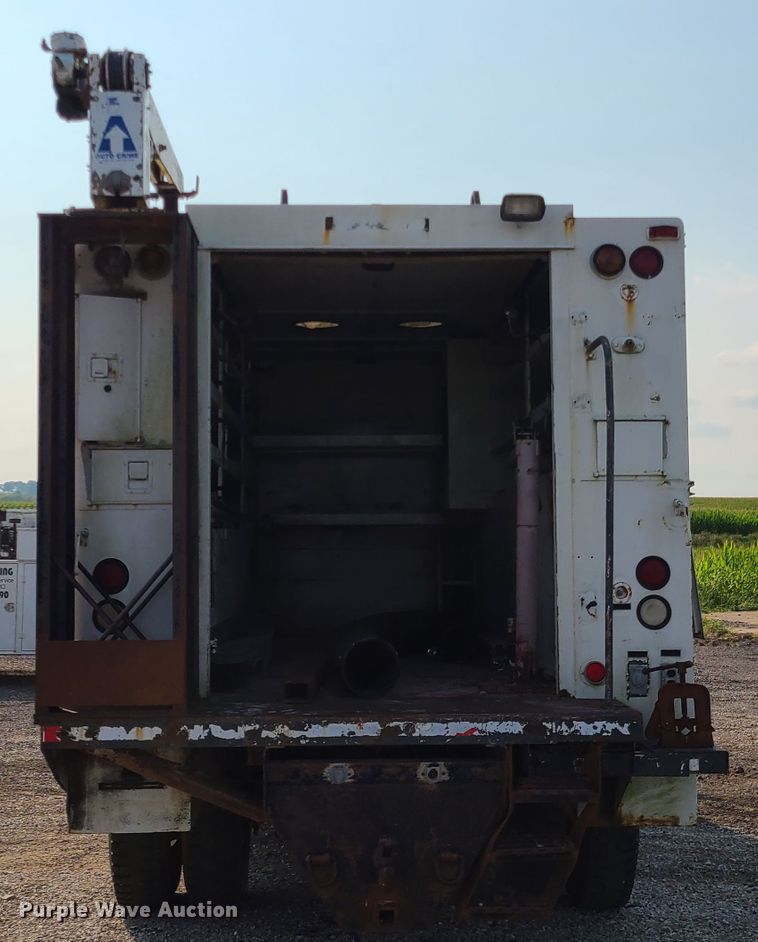 image for item IC9860 1999 Sterling L7501  utility / service truck