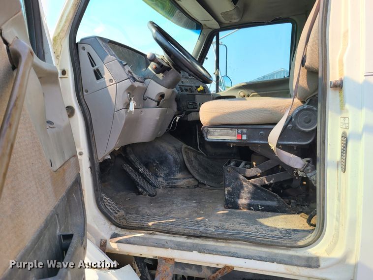 image for item IC9860 1999 Sterling L7501  utility / service truck