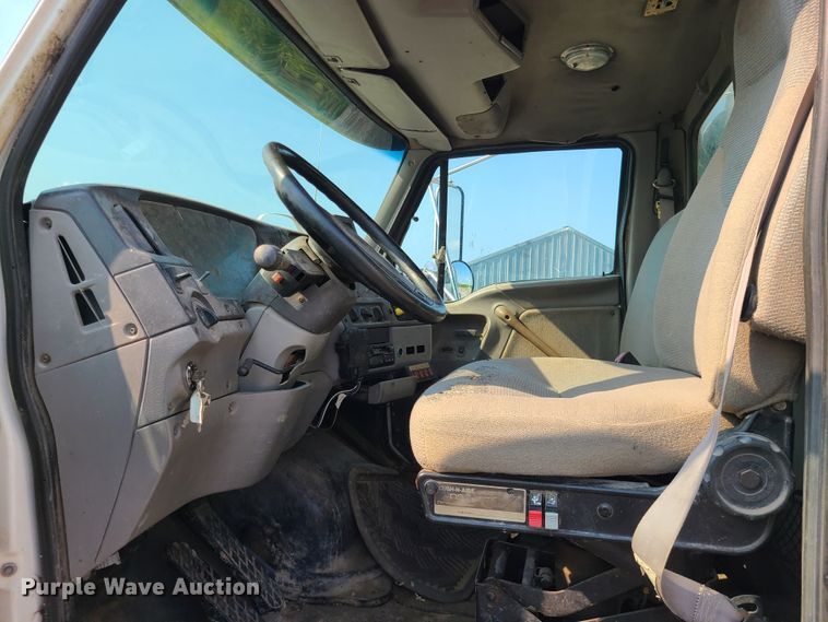 image for item IC9860 1999 Sterling L7501  utility / service truck