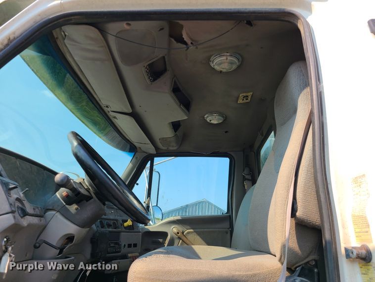 image for item IC9860 1999 Sterling L7501  utility / service truck