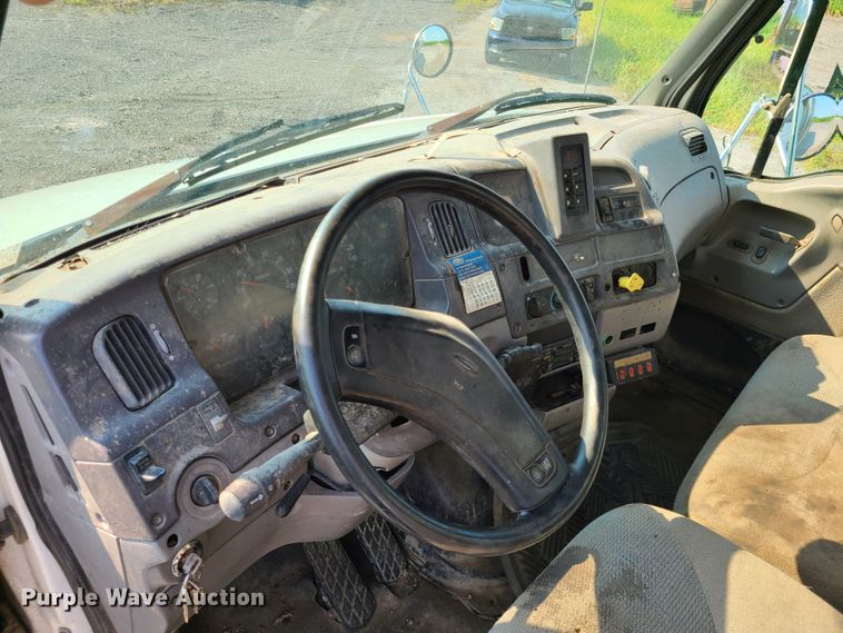 image for item IC9860 1999 Sterling L7501  utility / service truck