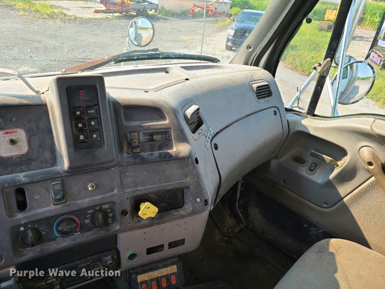 image for item IC9860 1999 Sterling L7501  utility / service truck