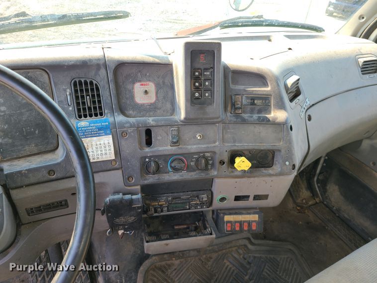 image for item IC9860 1999 Sterling L7501  utility / service truck