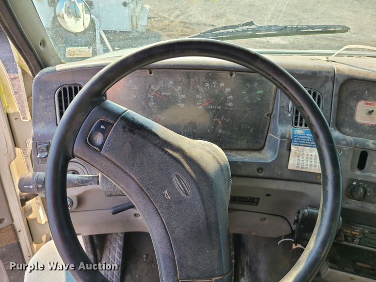 image for item IC9860 1999 Sterling L7501  utility / service truck