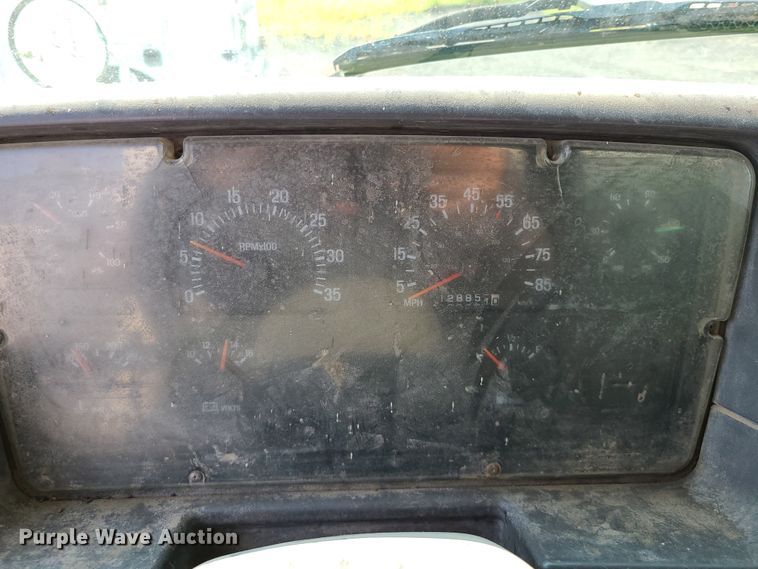 image for item IC9860 1999 Sterling L7501  utility / service truck