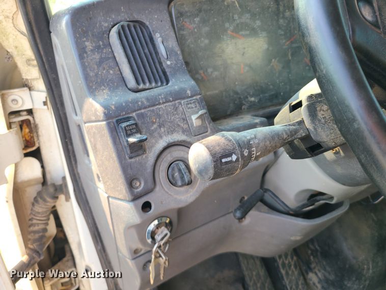 image for item IC9860 1999 Sterling L7501  utility / service truck