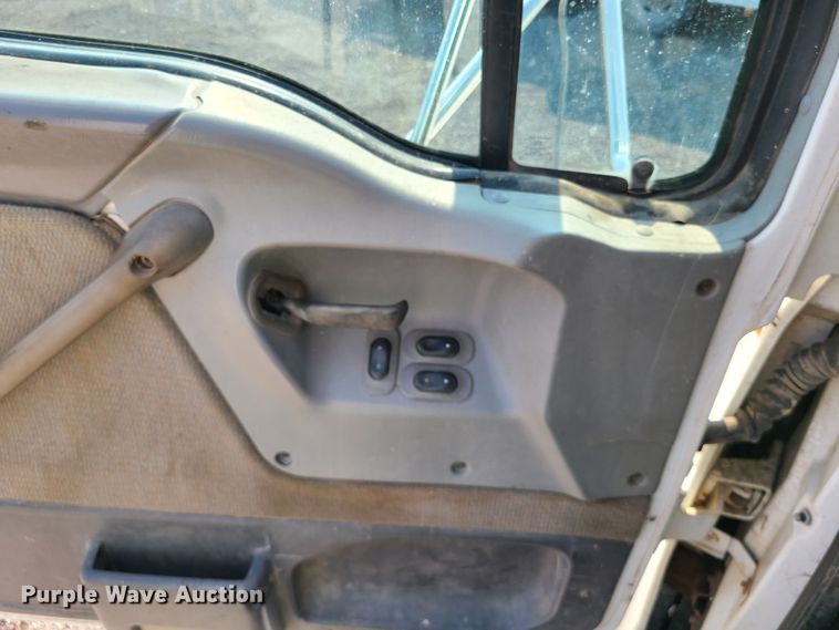 image for item IC9860 1999 Sterling L7501  utility / service truck