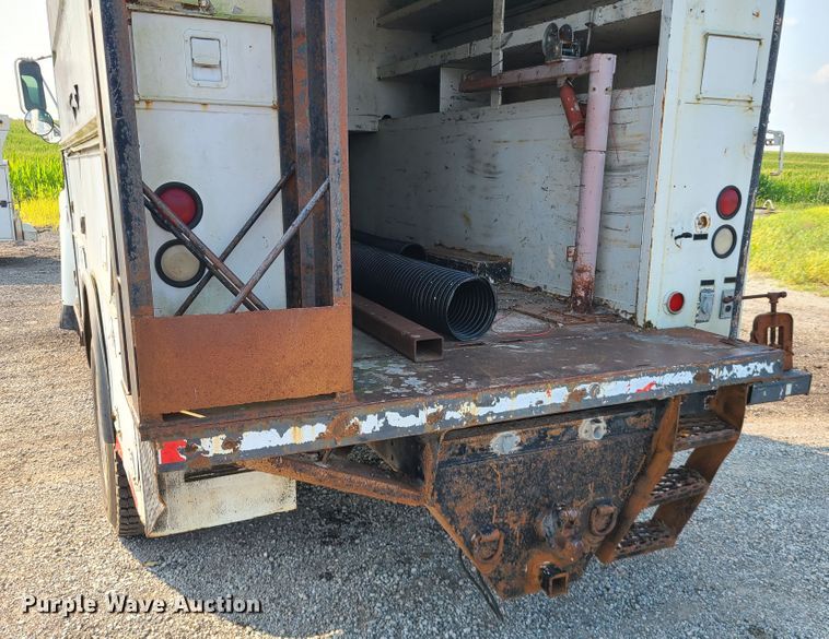 image for item IC9860 1999 Sterling L7501  utility / service truck