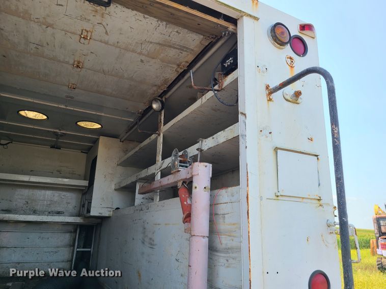 image for item IC9860 1999 Sterling L7501  utility / service truck