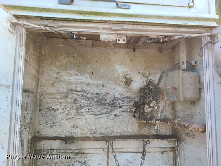 image for item IC9860 1999 Sterling L7501  utility / service truck