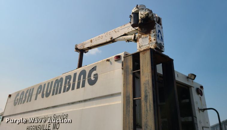 image for item IC9860 1999 Sterling L7501  utility / service truck