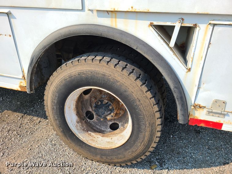 image for item IC9860 1999 Sterling L7501  utility / service truck