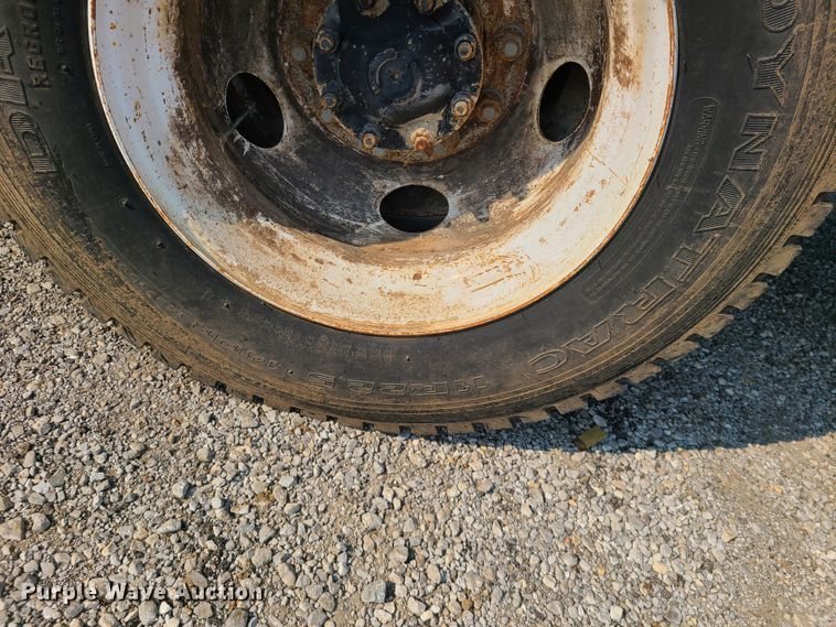 image for item IC9860 1999 Sterling L7501  utility / service truck