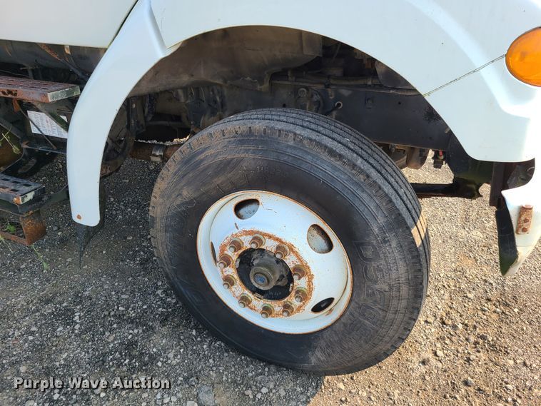 image for item IC9860 1999 Sterling L7501  utility / service truck