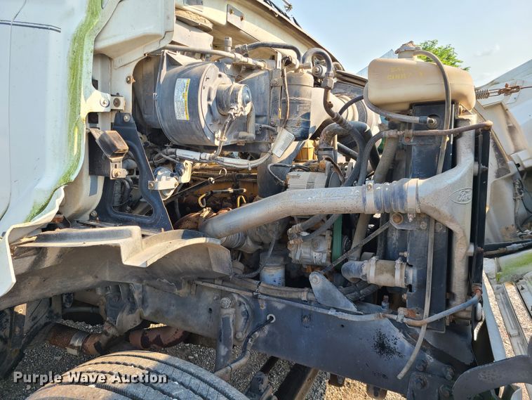 image for item IC9860 1999 Sterling L7501  utility / service truck