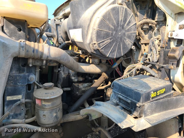 image for item IC9860 1999 Sterling L7501  utility / service truck