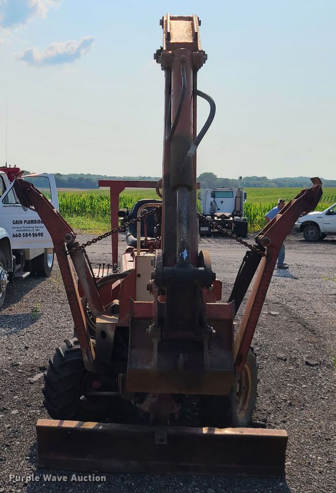 image for item IC9861 Ditch Witch R40  trencher