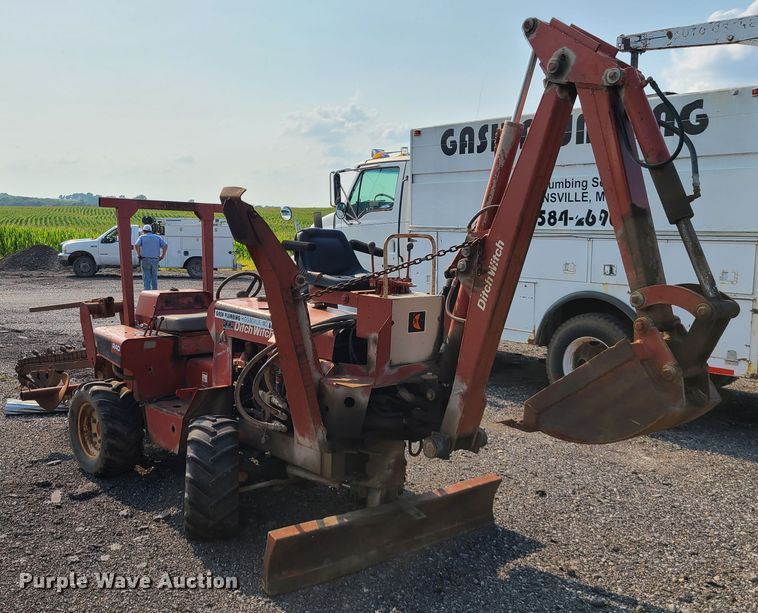 image for item IC9861 Ditch Witch R40  trencher