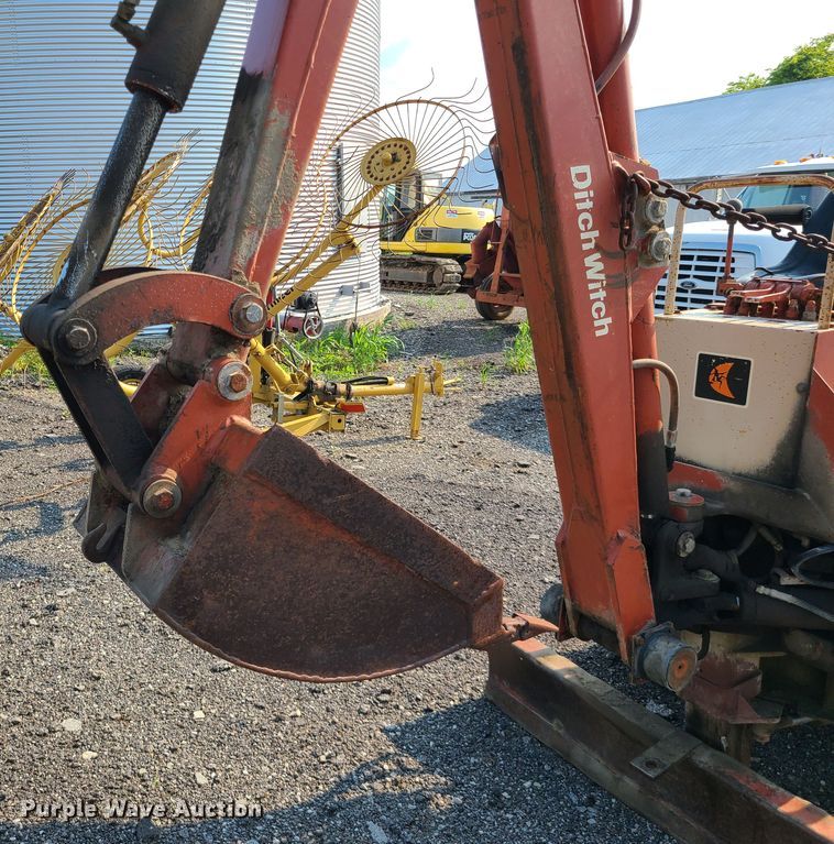 image for item IC9861 Ditch Witch R40  trencher