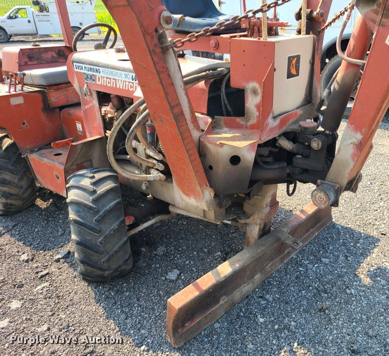 image for item IC9861 Ditch Witch R40  trencher