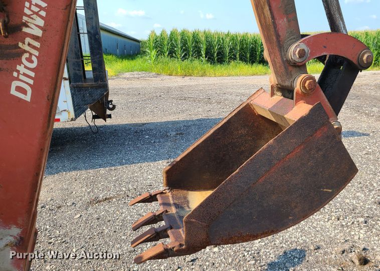 image for item IC9861 Ditch Witch R40  trencher