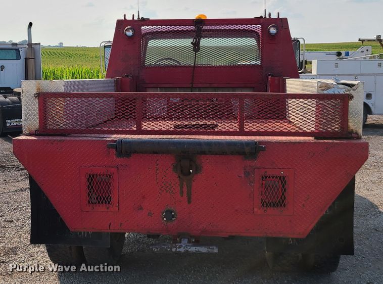 image for item IC9862 1997 Ford F700  flatbed truck