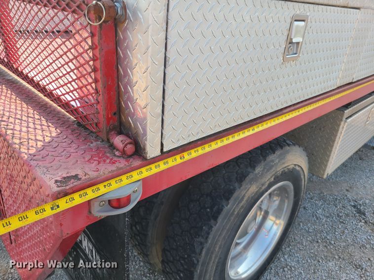 image for item IC9862 1997 Ford F700  flatbed truck