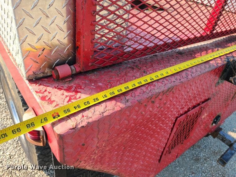 image for item IC9862 1997 Ford F700  flatbed truck