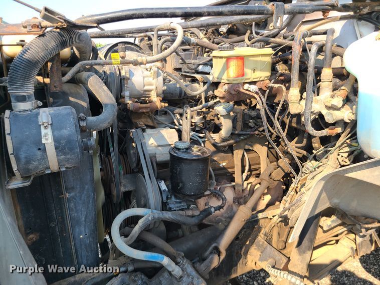 image for item IC9862 1997 Ford F700  flatbed truck