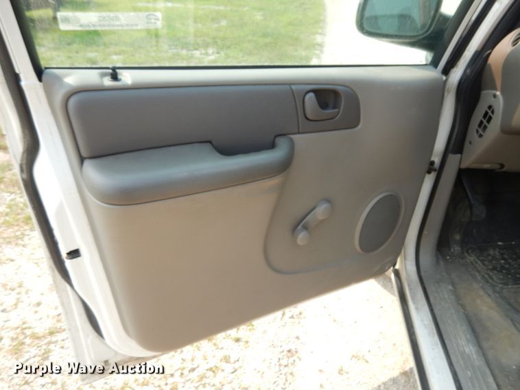 image for item II9653 2001 Dodge Caravan  van