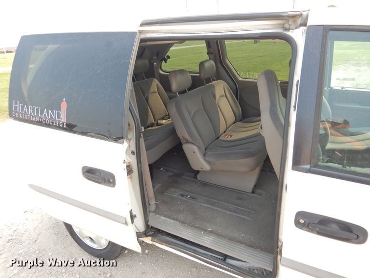 image for item II9653 2001 Dodge Caravan  van