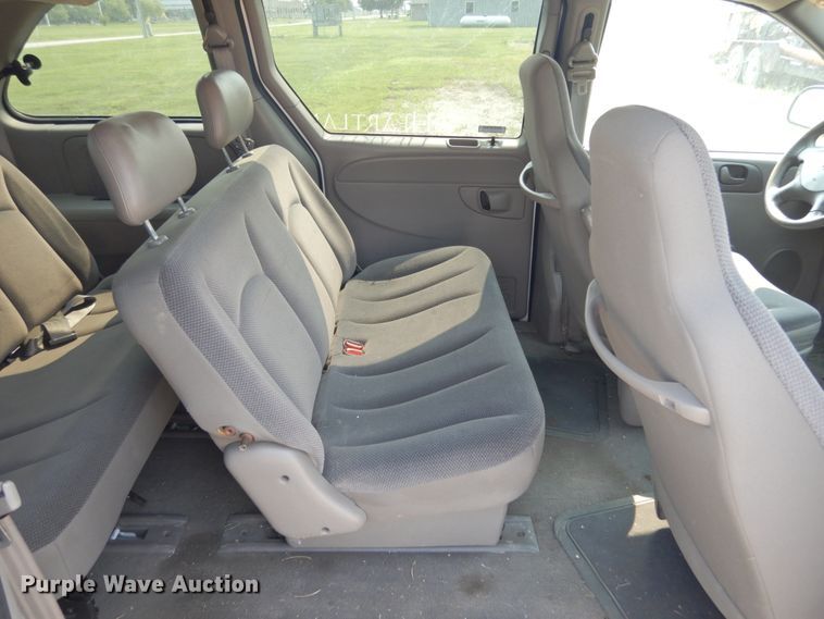 image for item II9653 2001 Dodge Caravan  van
