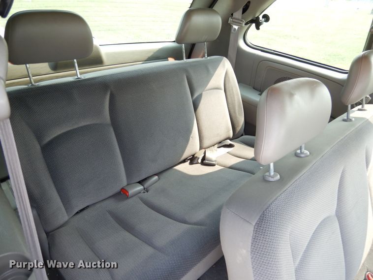 image for item II9653 2001 Dodge Caravan  van