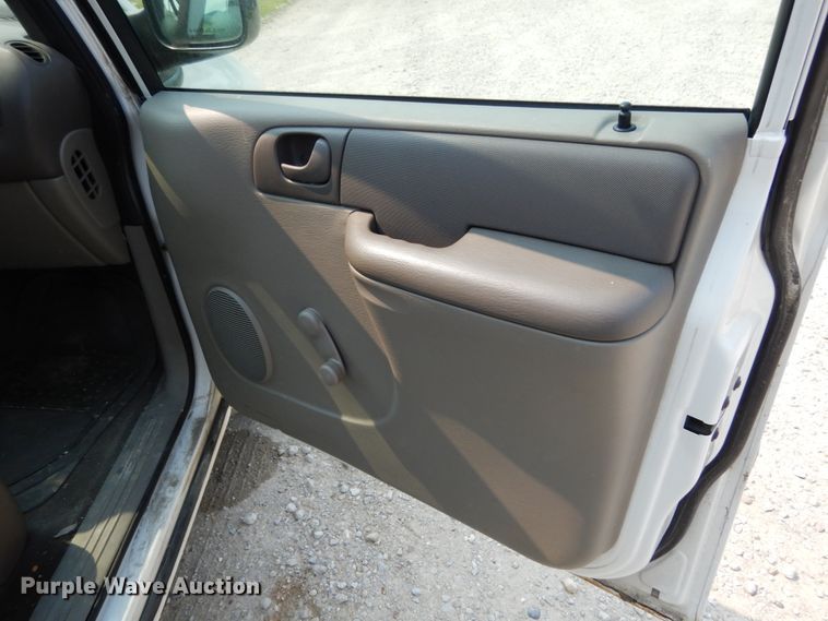 image for item II9653 2001 Dodge Caravan  van